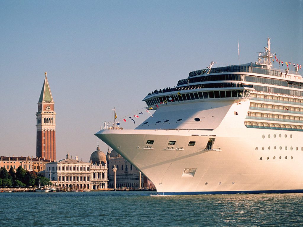 Venice bans large cruise ships