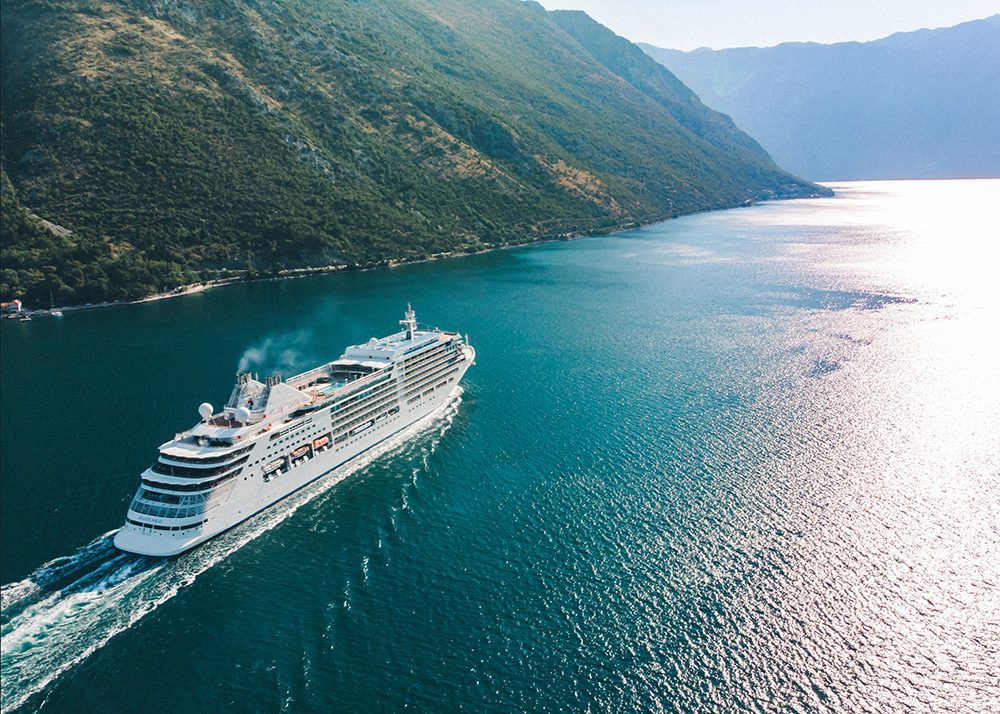Cruise_Ship_240550846_web Cruise ship